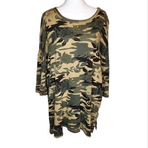 We The Free You And Me Camo Rose Top Size Small Oversized